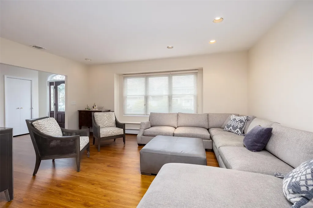 17 Carol Street Plainview NY 11803