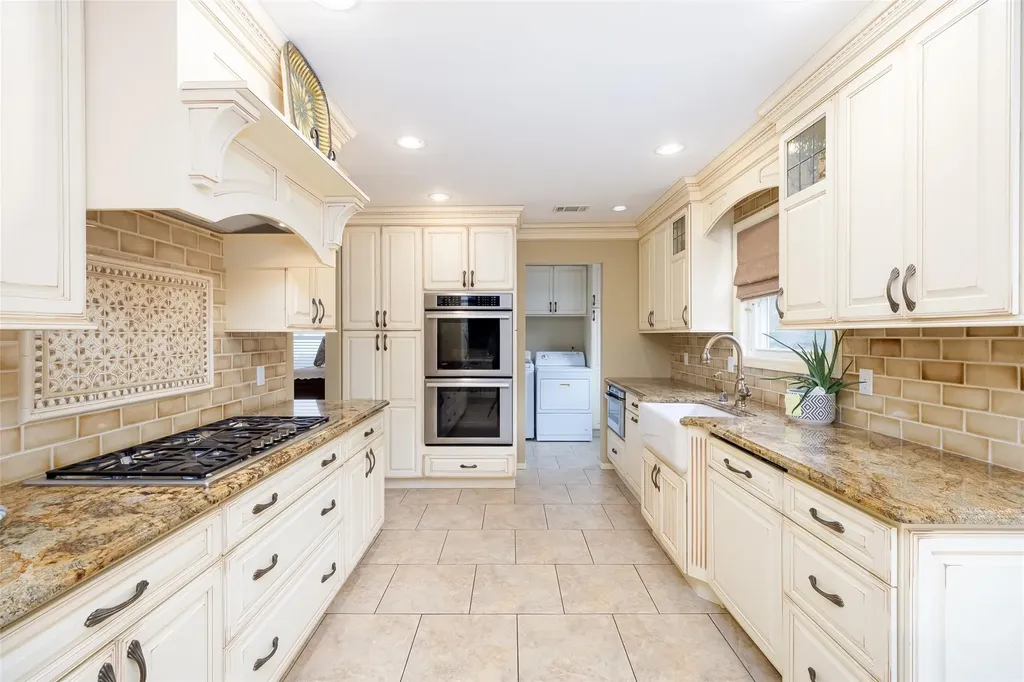 17 Carol Street Plainview NY 11803