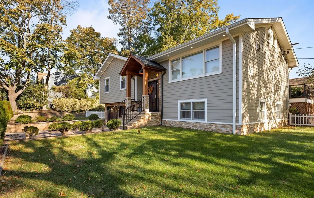 5 Berkeley Place Sea Cliff NY 11579