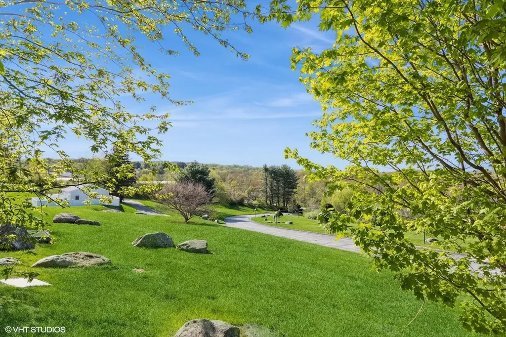 104 Williamsburg Drive Mahopac NY 10541