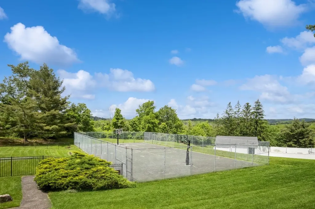 104 Williamsburg Drive Mahopac NY 10541