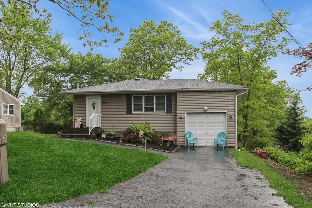 32 Seusing Boulevard Ronkonkoma NY 11779