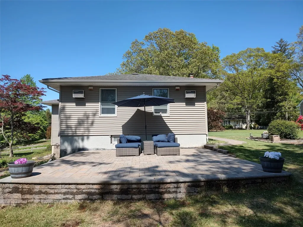 32 Seusing Boulevard Ronkonkoma NY 11779