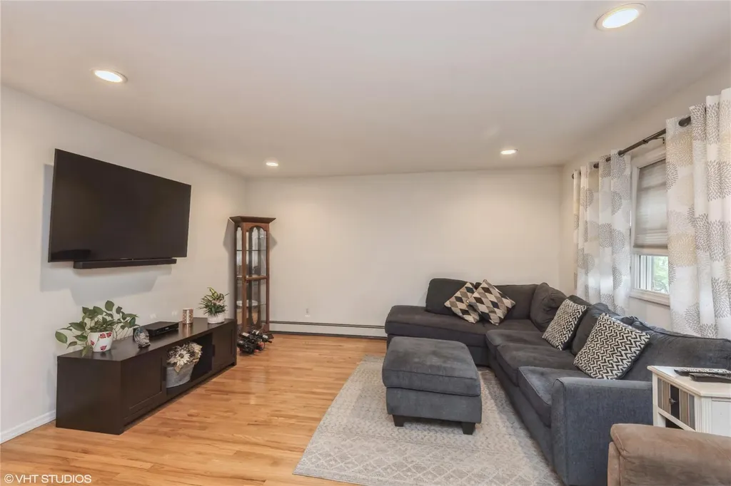 32 Seusing Boulevard Ronkonkoma NY 11779