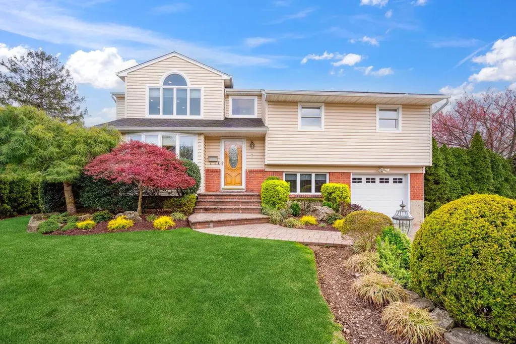 7 Holly Drive Syosset NY 11791