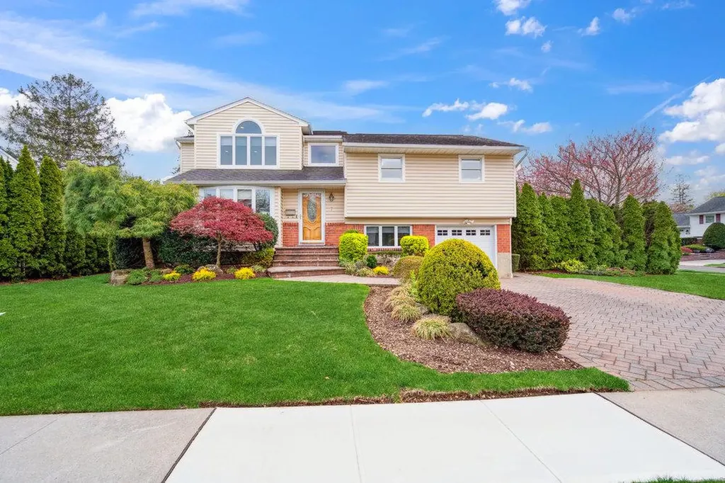 7 Holly Drive Syosset NY 11791