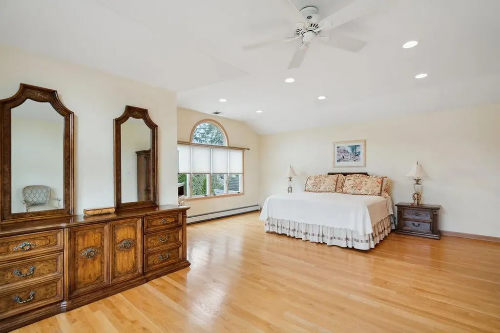 7 Holly Drive Syosset NY 11791