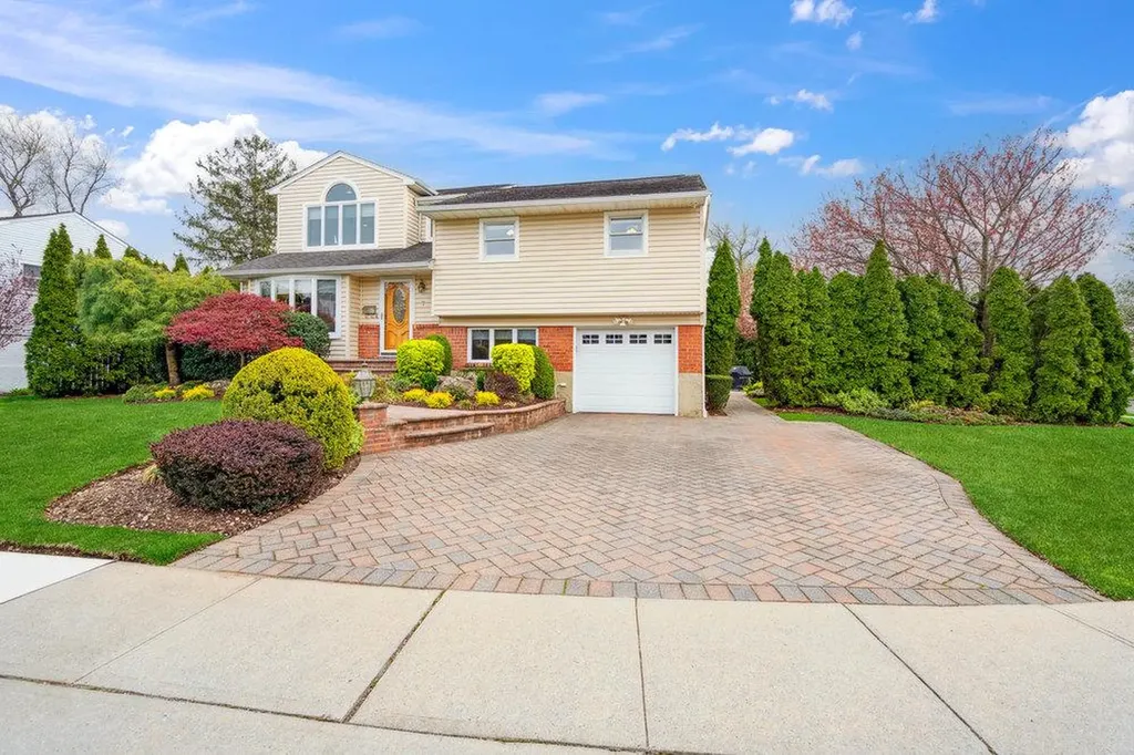 7 Holly Drive Syosset NY 11791