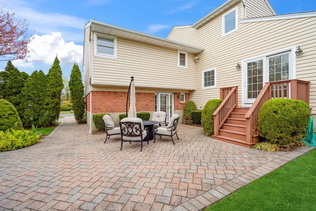 7 Holly Drive Syosset NY 11791