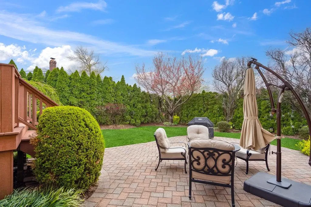 7 Holly Drive Syosset NY 11791