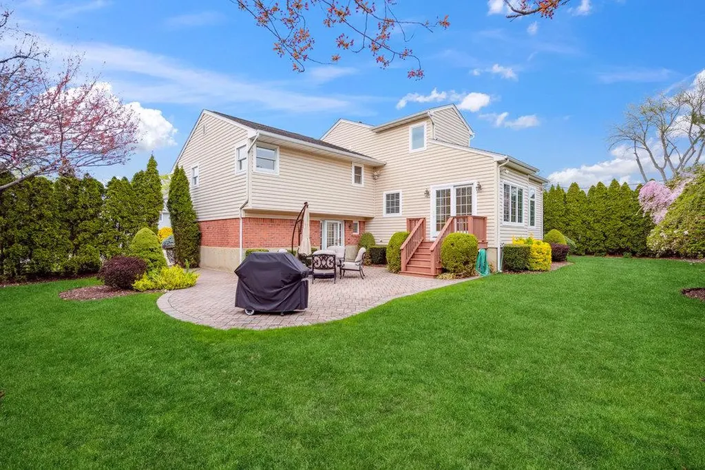 7 Holly Drive Syosset NY 11791