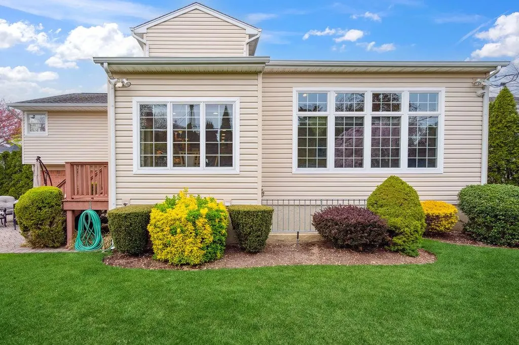 7 Holly Drive Syosset NY 11791
