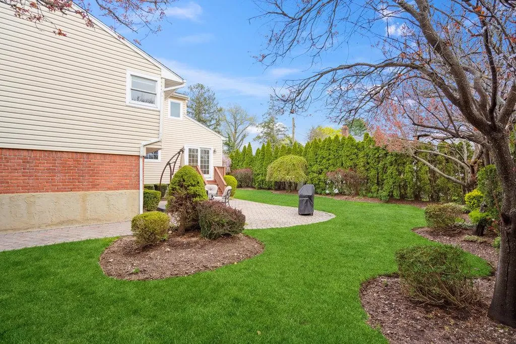 7 Holly Drive Syosset NY 11791