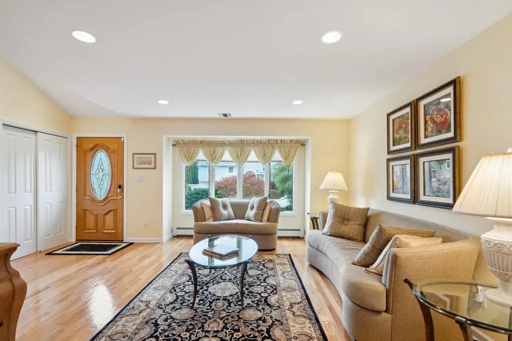7 Holly Drive Syosset NY 11791