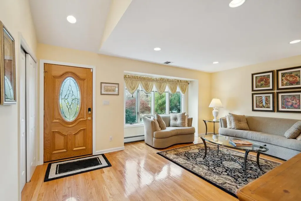 7 Holly Drive Syosset NY 11791