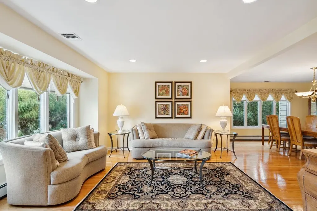 7 Holly Drive Syosset NY 11791