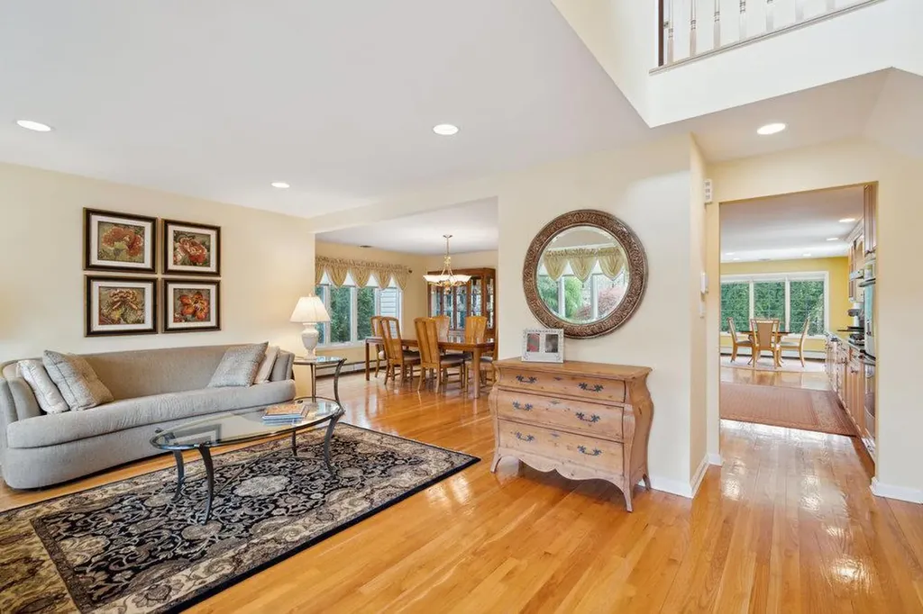 7 Holly Drive Syosset NY 11791