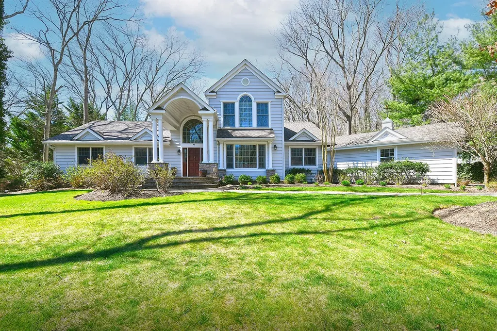 46 Round Tree Drive Melville NY 11747
