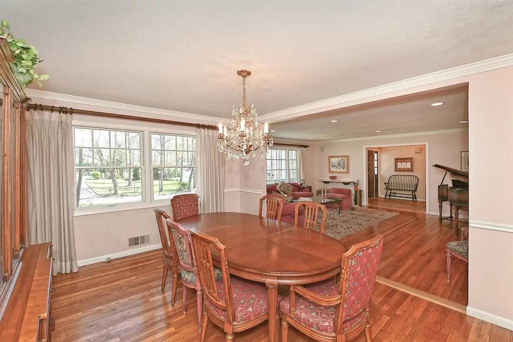 46 Round Tree Drive Melville NY 11747
