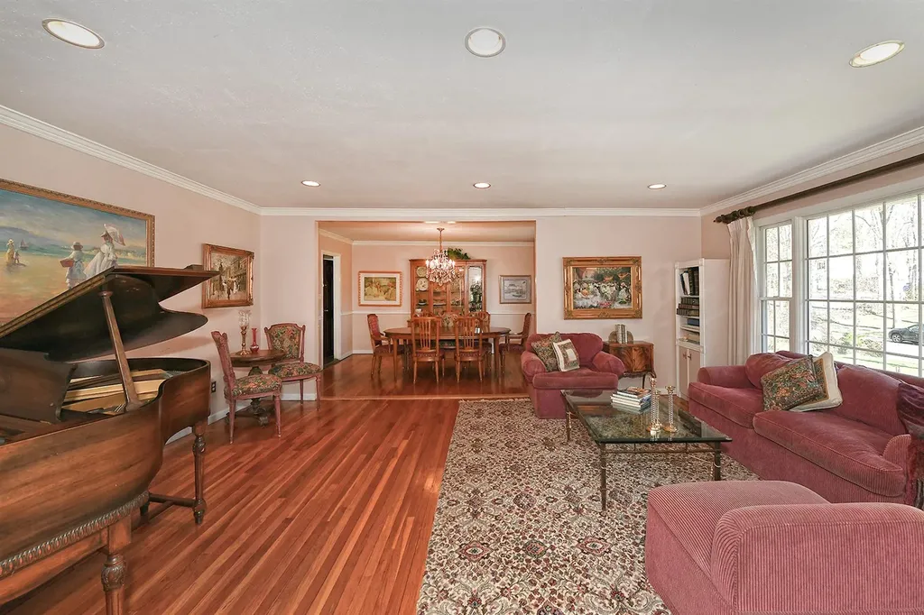 46 Round Tree Drive Melville NY 11747
