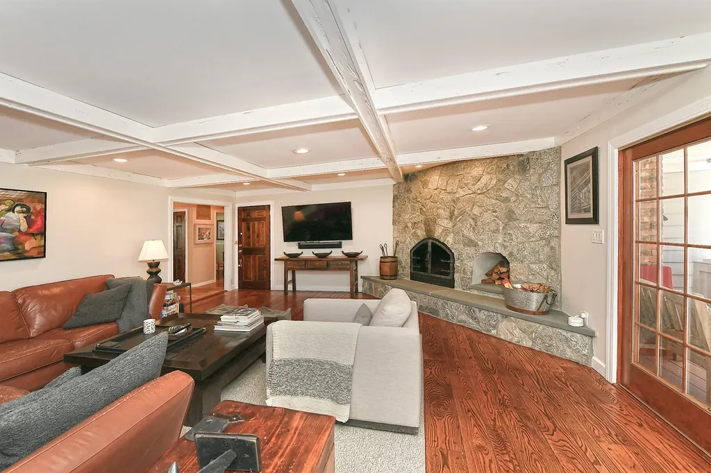 46 Round Tree Drive Melville NY 11747