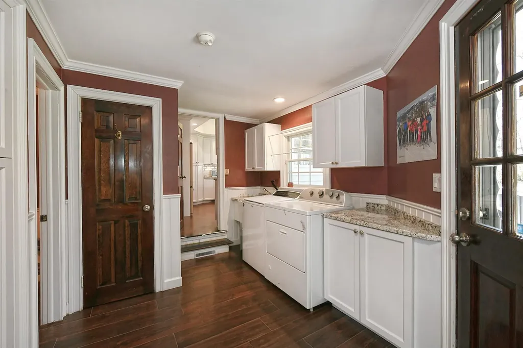 46 Round Tree Drive Melville NY 11747