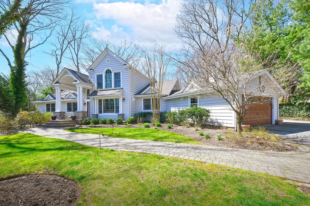 46 Round Tree Drive Melville NY 11747