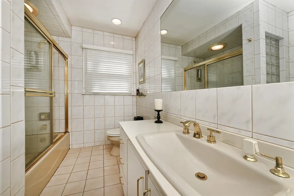 46 Round Tree Drive Melville NY 11747