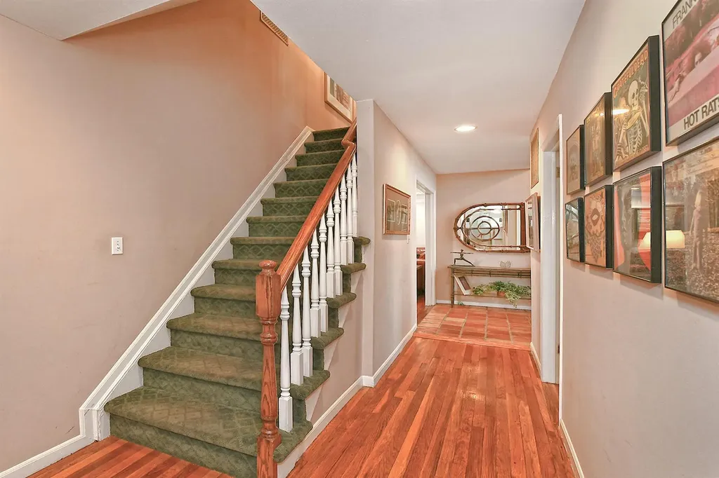 46 Round Tree Drive Melville NY 11747