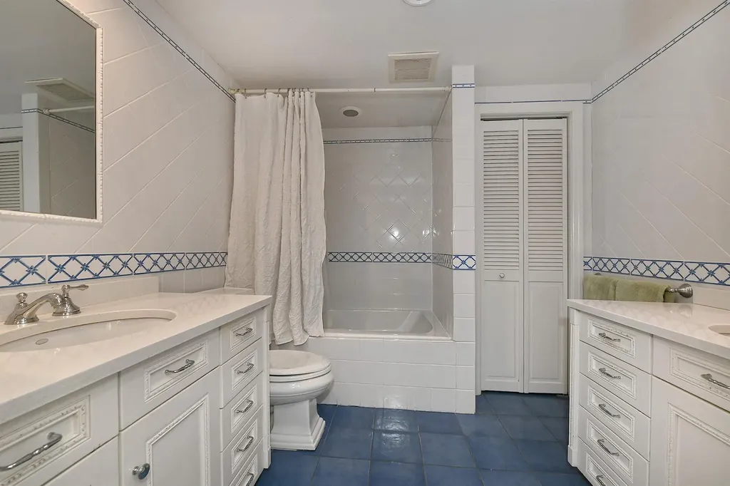 46 Round Tree Drive Melville NY 11747