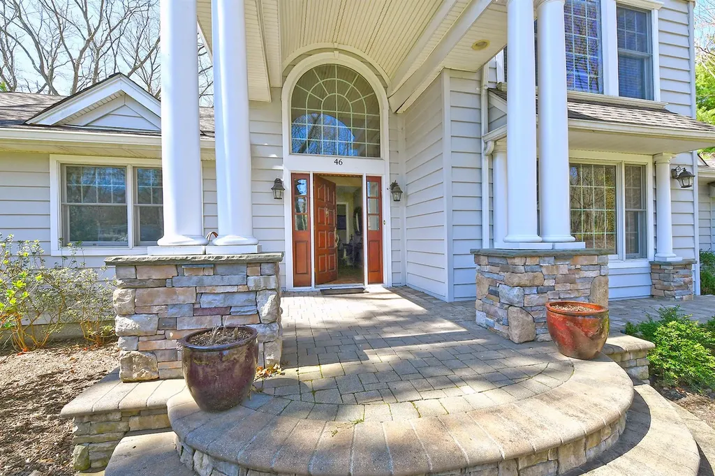 46 Round Tree Drive Melville NY 11747