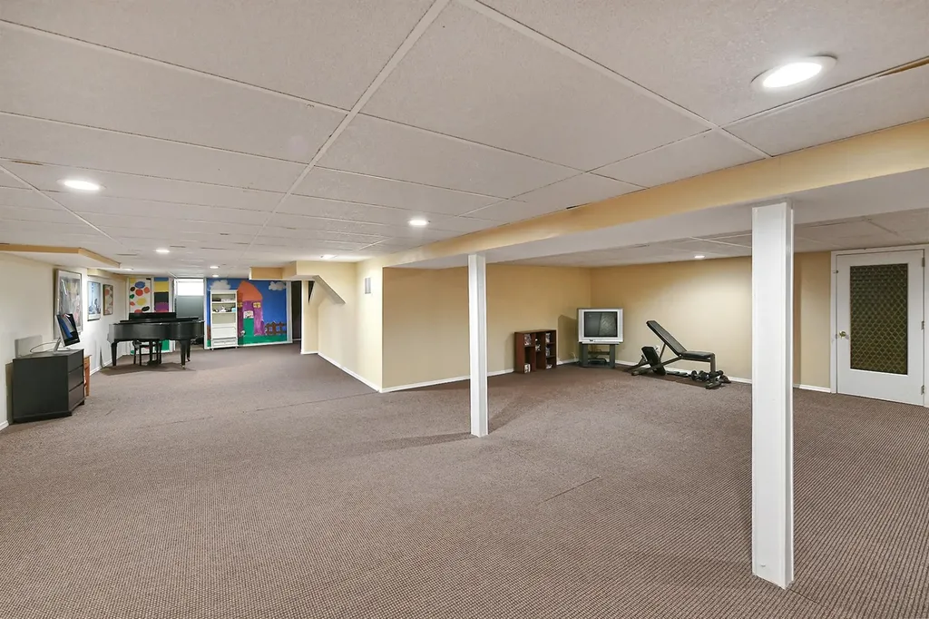 46 Round Tree Drive Melville NY 11747