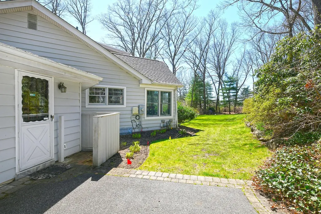 46 Round Tree Drive Melville NY 11747