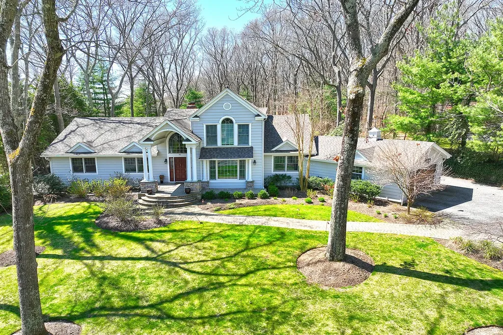 46 Round Tree Drive Melville NY 11747