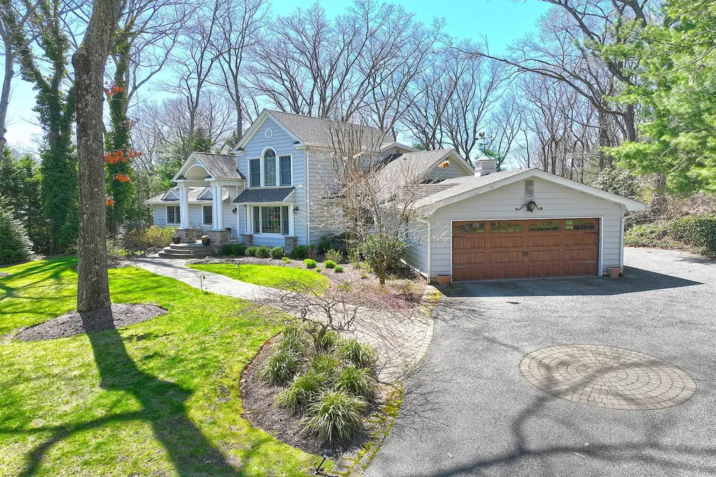 46 Round Tree Drive Melville NY 11747