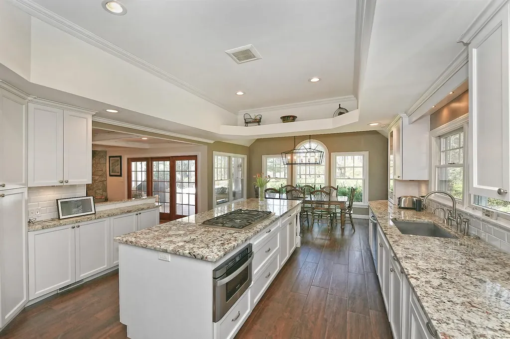 46 Round Tree Drive Melville NY 11747