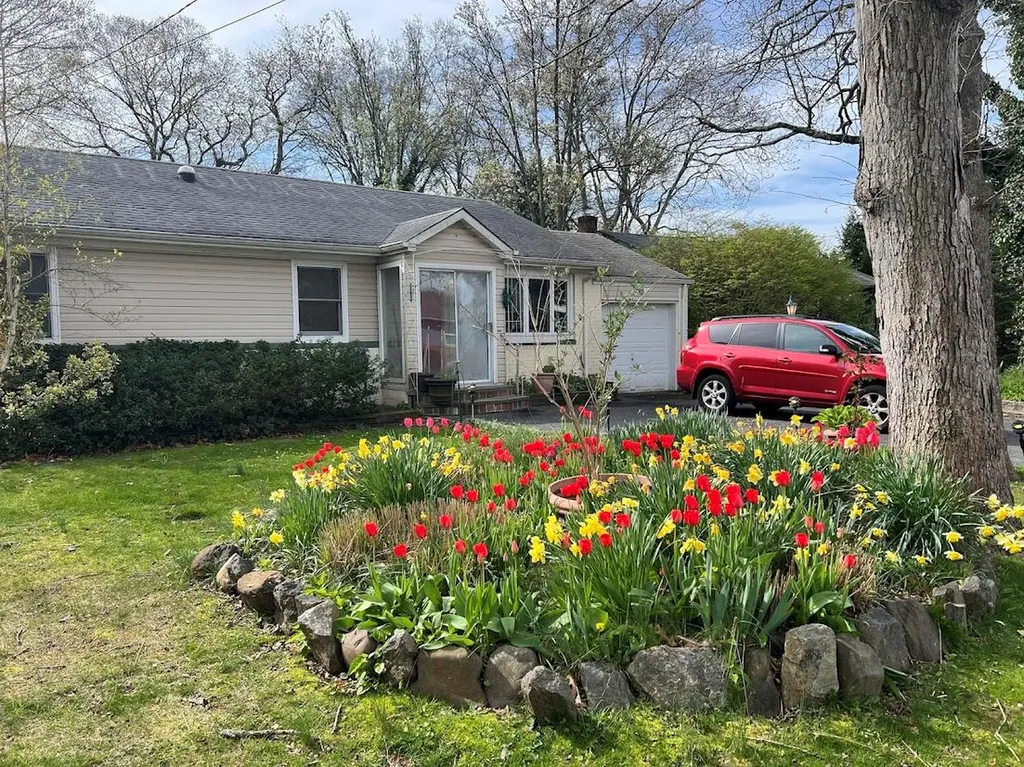14 Robert Drive Huntington NY 11743