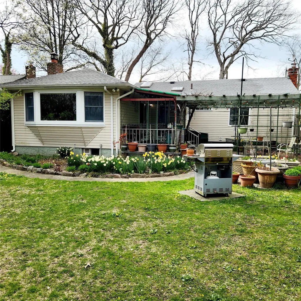 14 Robert Drive Huntington NY 11743