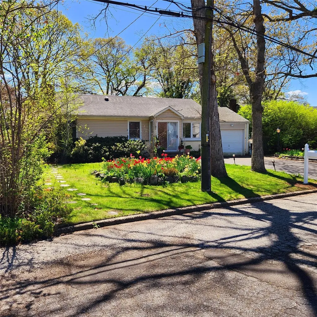14 Robert Drive Huntington NY 11743