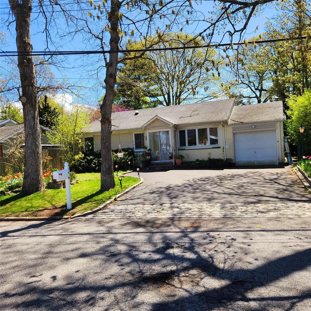 14 Robert Drive Huntington NY 11743