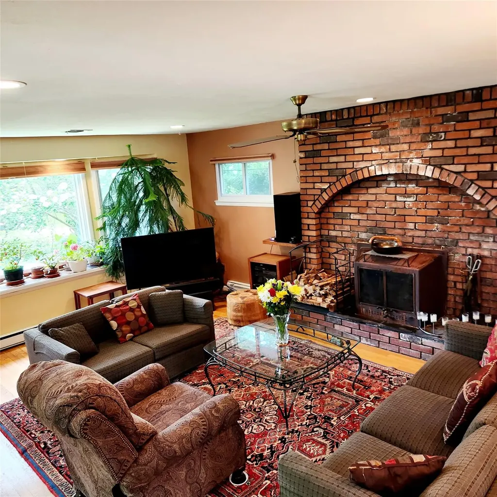 14 Robert Drive Huntington NY 11743