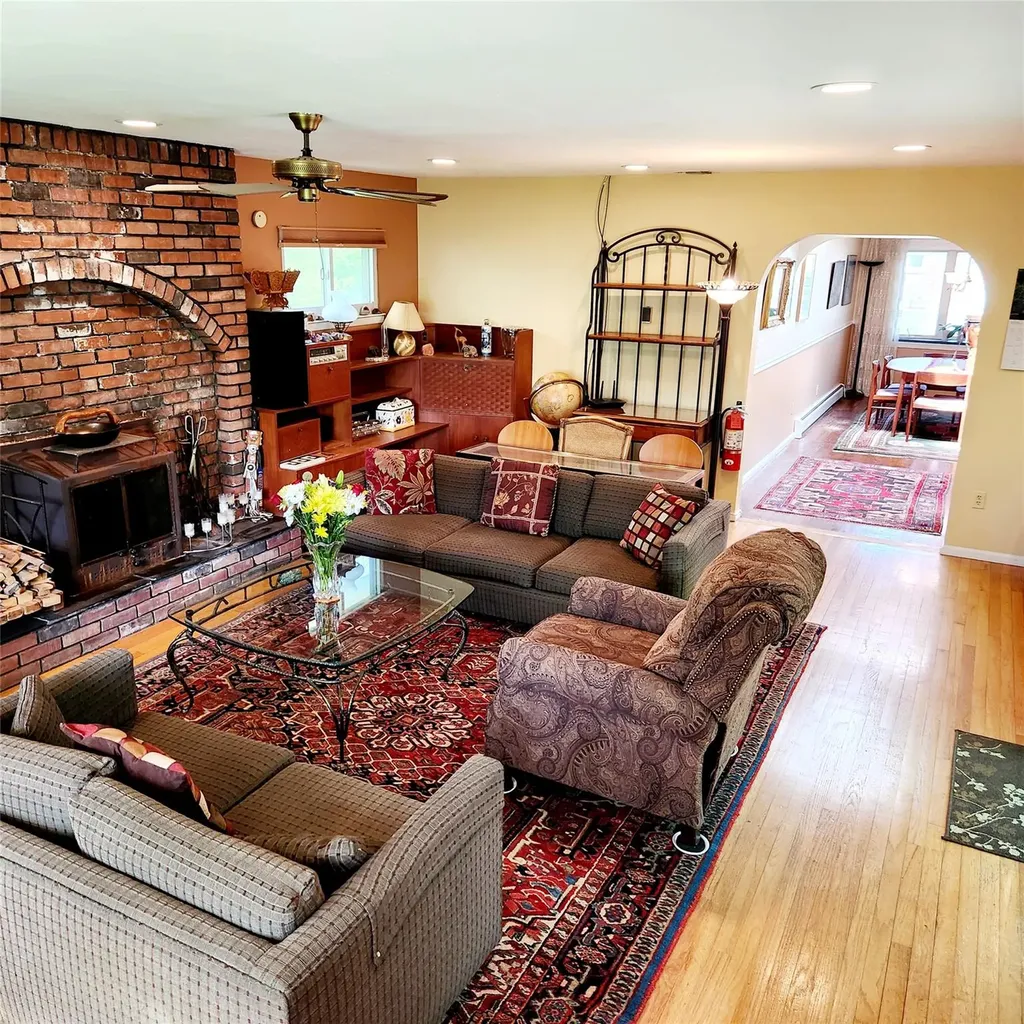 14 Robert Drive Huntington NY 11743