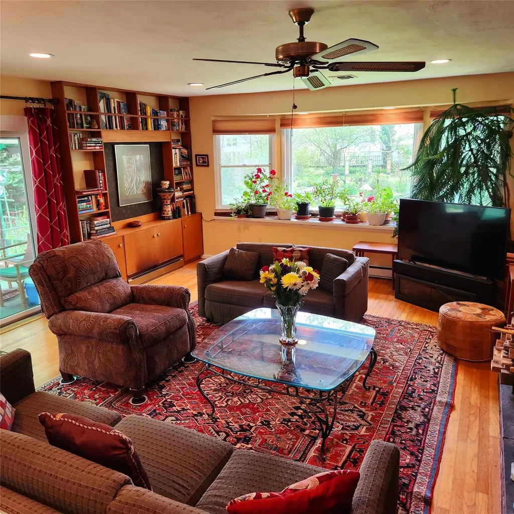 14 Robert Drive Huntington NY 11743