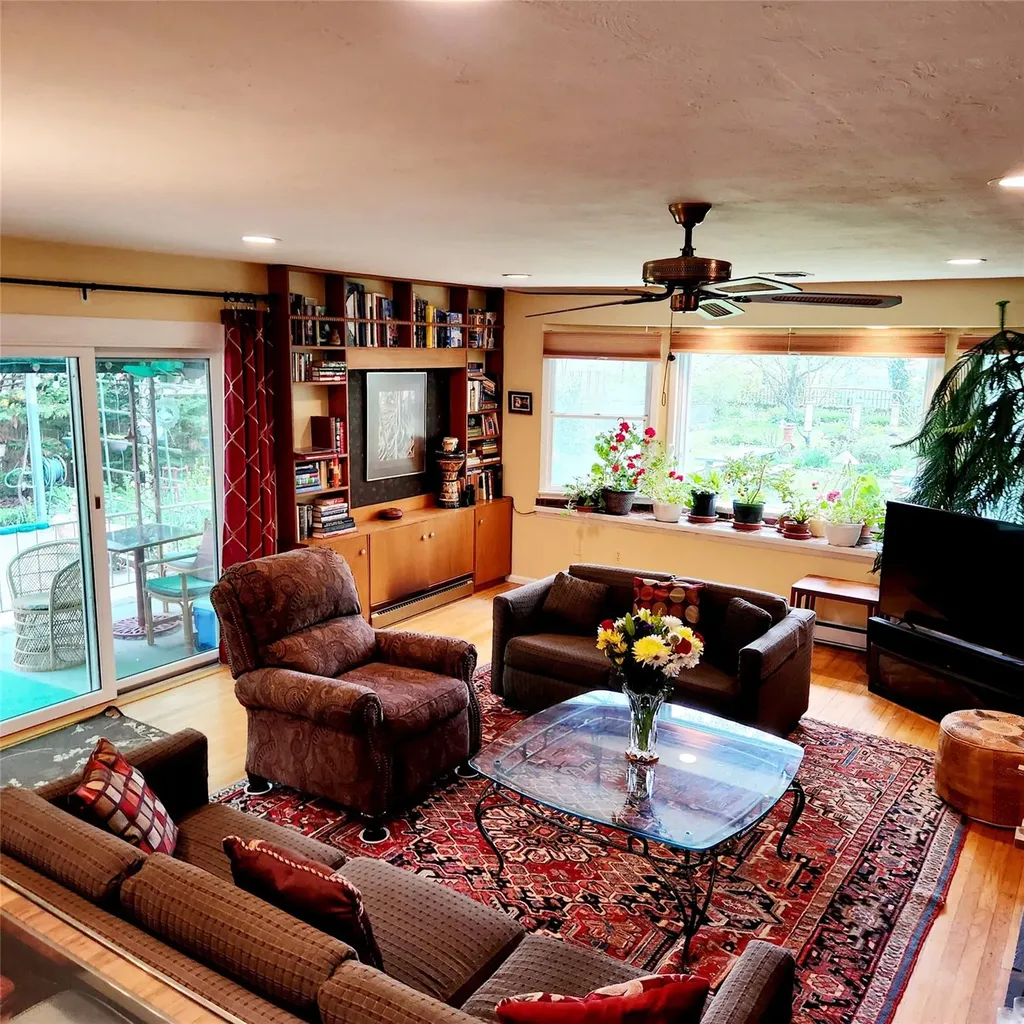 14 Robert Drive Huntington NY 11743