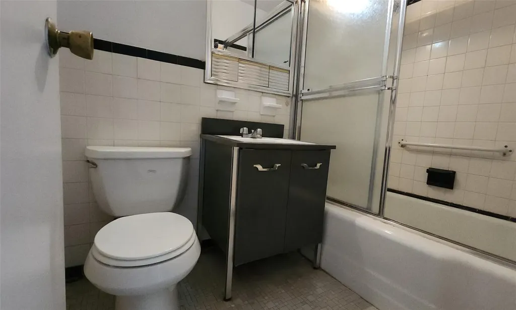 92-30 56th Avenue Elmhurst NY 11373