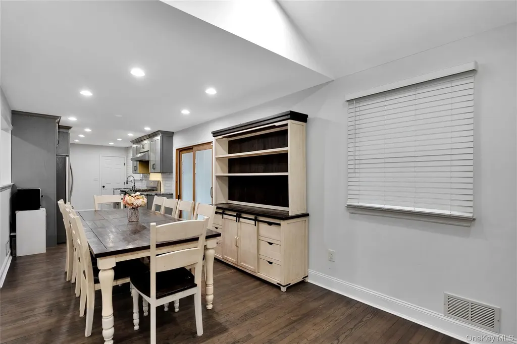 110 Saint Marks Lane Islip NY 11751