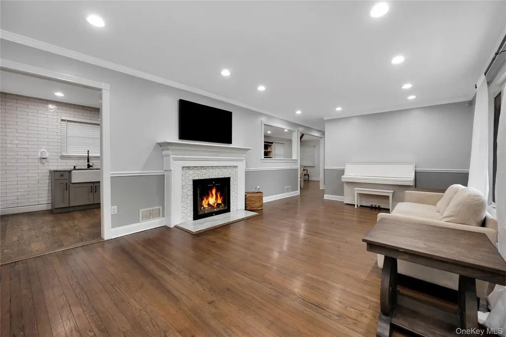110 Saint Marks Lane Islip NY 11751
