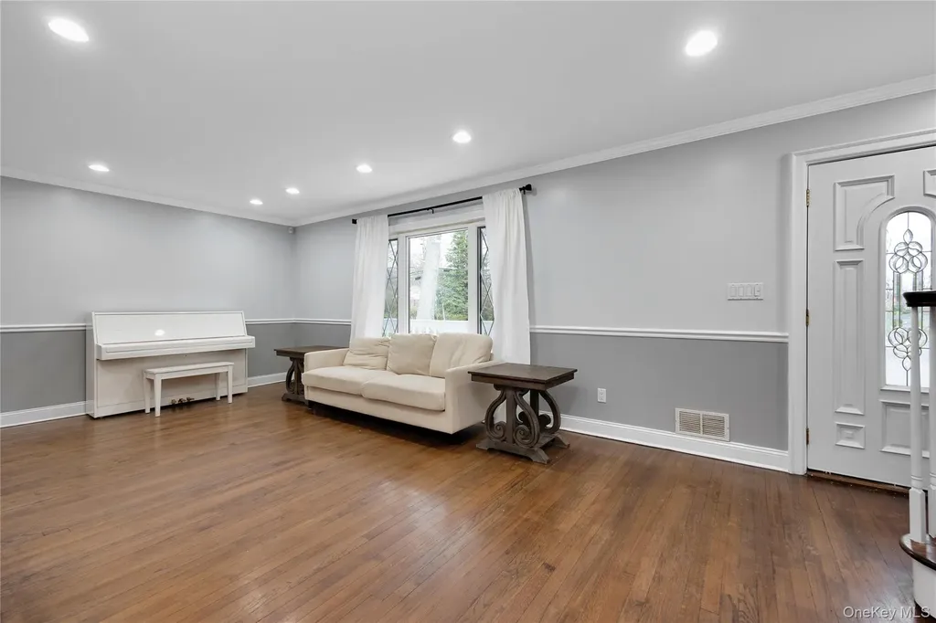 110 Saint Marks Lane Islip NY 11751