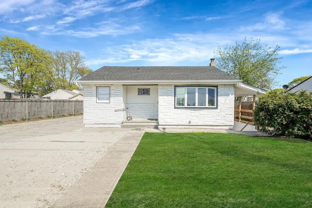 1739 5th Avenue Bay Shore NY 11706