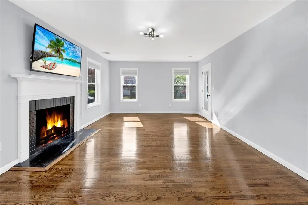 176 Edgepark Road White Plains NY 10603